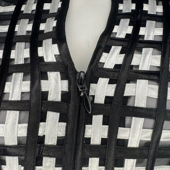 T&J Designs Black and White Graphic Tunic with Mandarin Collar - Picture 15 of 16